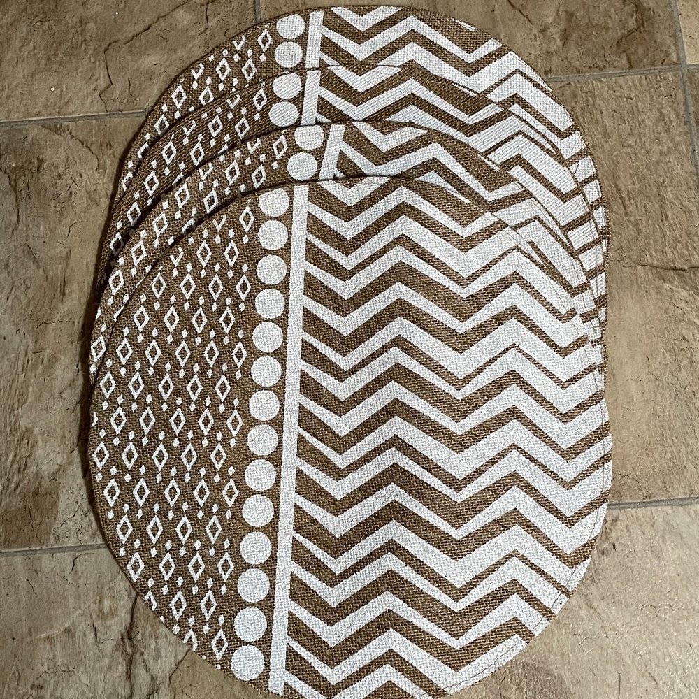 New! SIMONS Expressive Linen Round Placemats - Set of 4 - NWOT